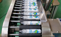 Automatic horizontal round bottle labeling machine